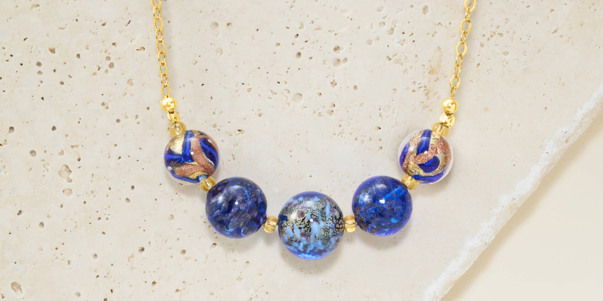 5 bead necklace made of murano glass