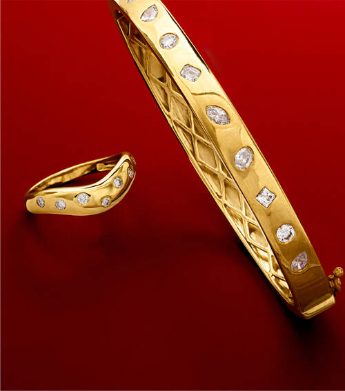 Make Her Season Bright. Shop Top Diamond Gifts