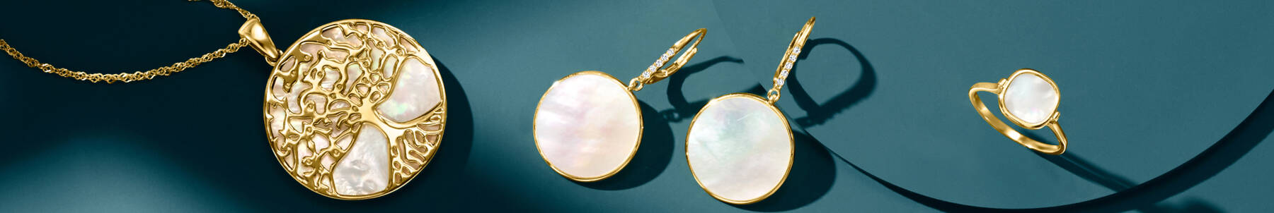 Mother-of-Pearl earrings and necklace