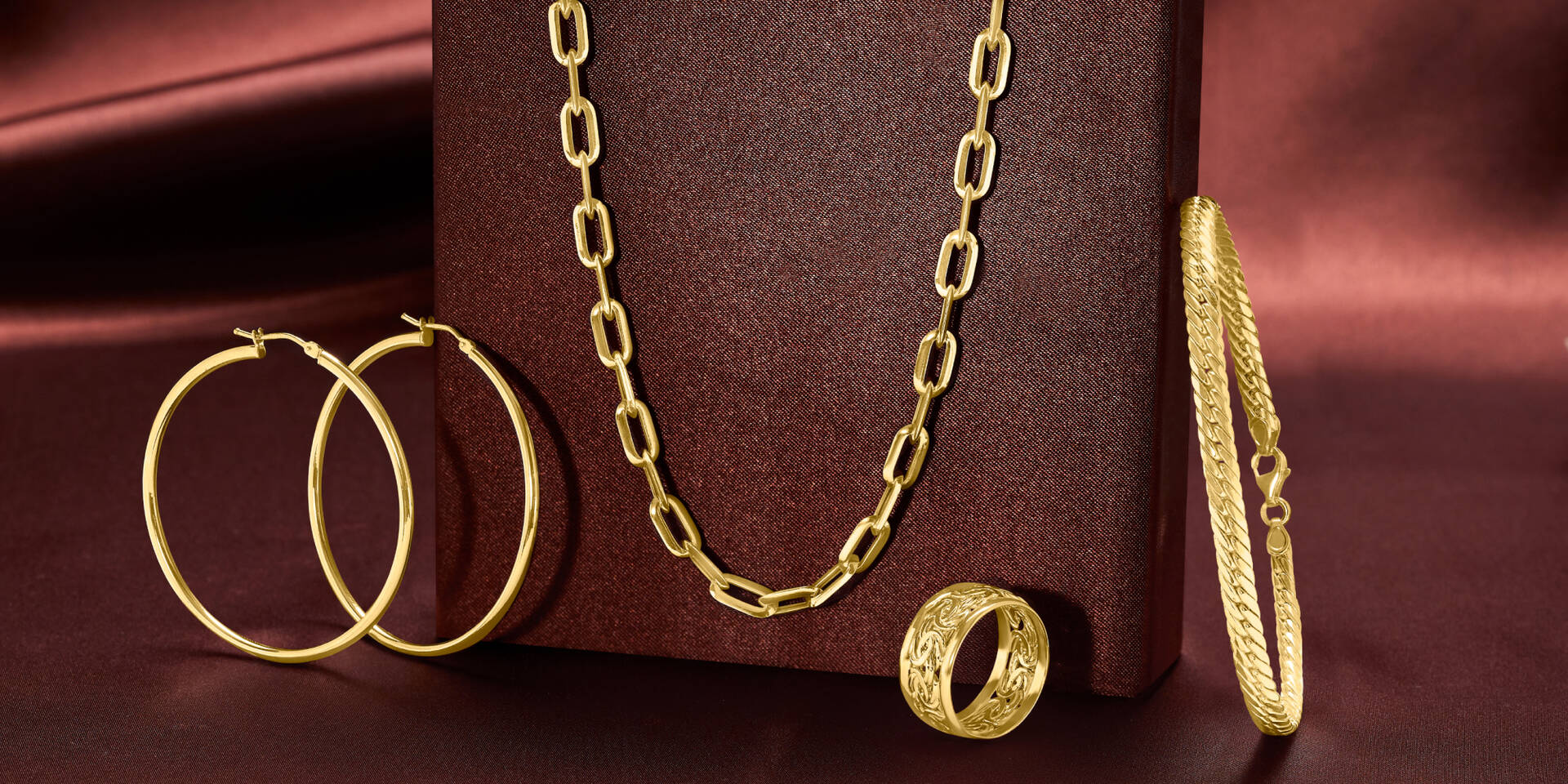 Why It’s Better to Buy Jewelry from a Pawn Shop: A Smart Shopper’s Guide