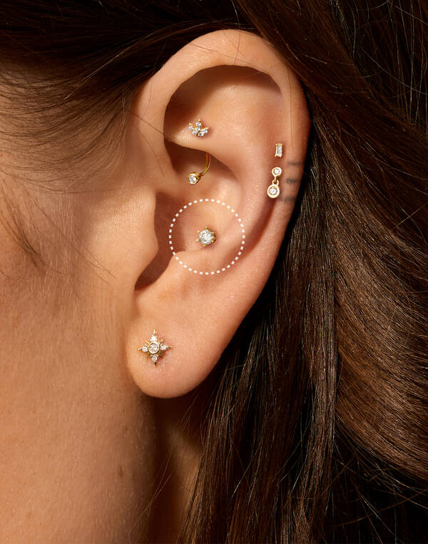 image featuring a model wearing a Conch gold hoop earring