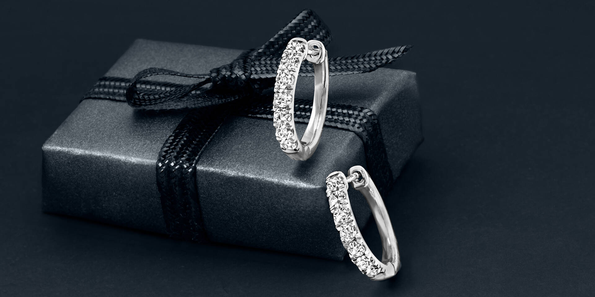 diamond hoops with present box