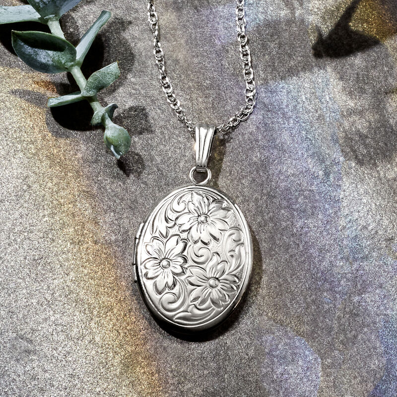 14kt White Gold Personalized Floral Locket Necklace image number 4