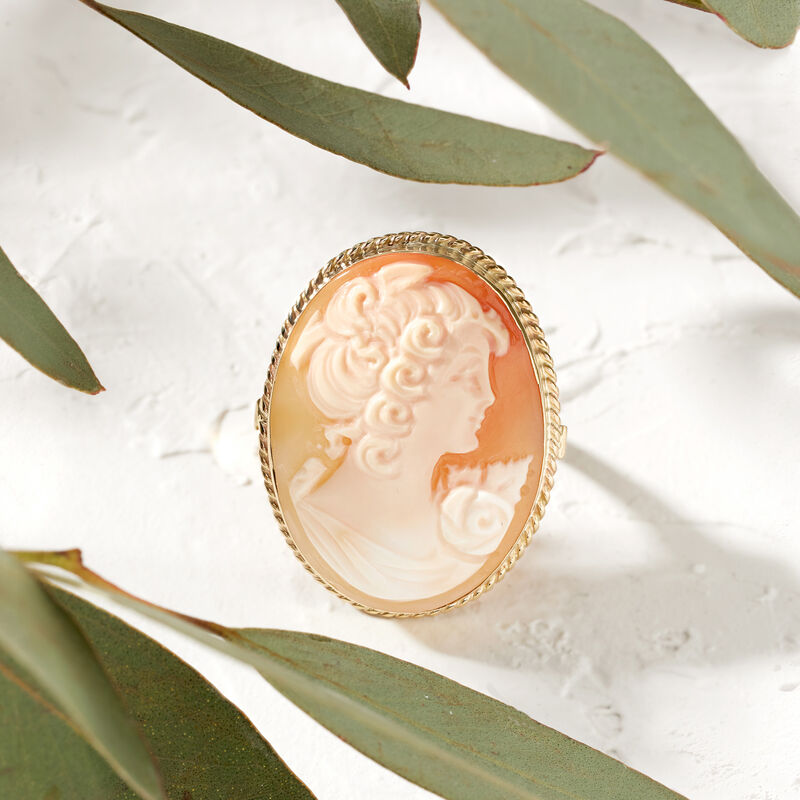 Italian Oval Shell Cameo Ring in 14kt Yellow Gold image number 4