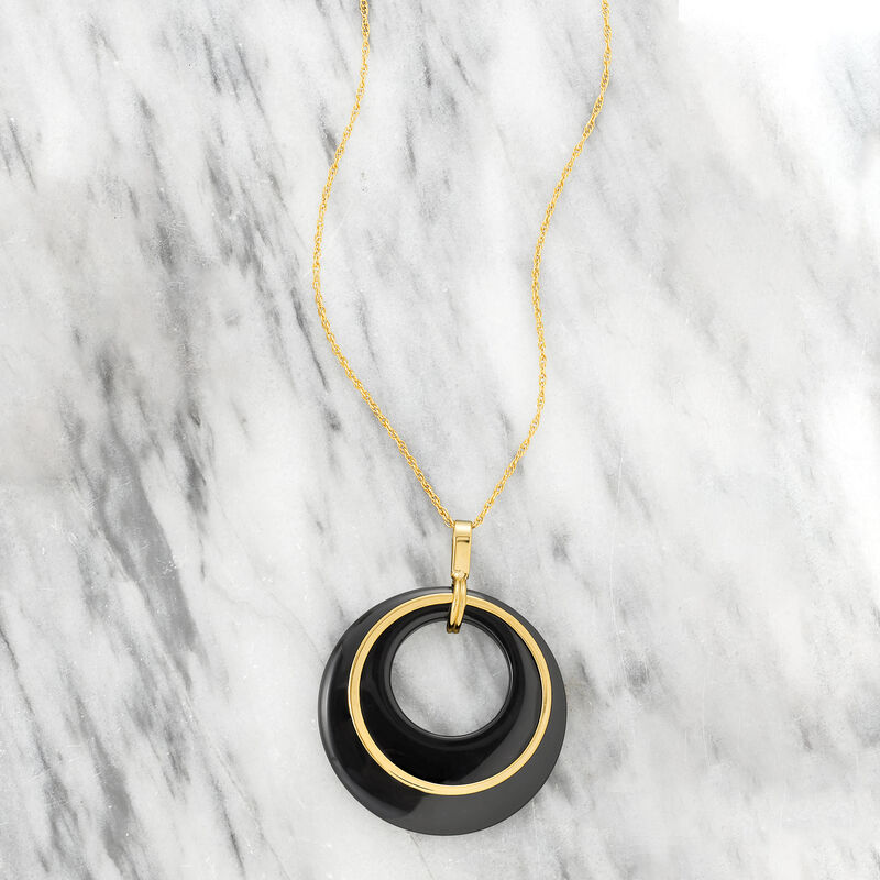 Black Onyx Pendant Necklace in 14kt Yellow Gold image number 2