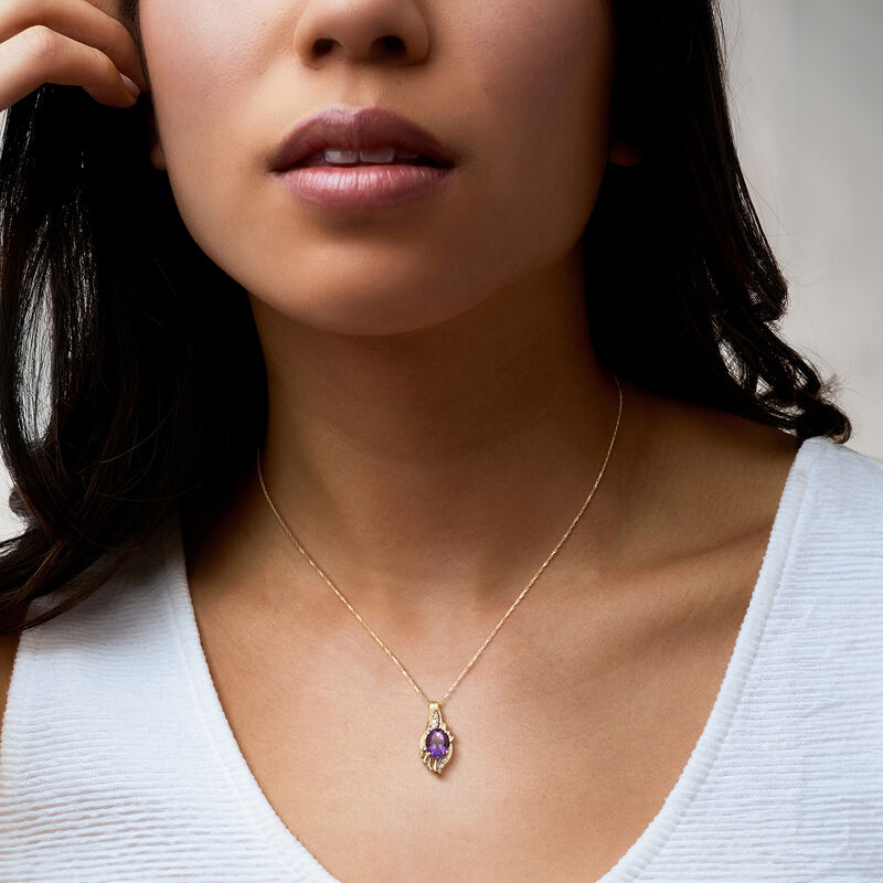 C. 1990 Vintage 2.00 Carat Amethyst Pendant Necklace with Diamonds in 14kt Yellow Gold. 16" image number 1