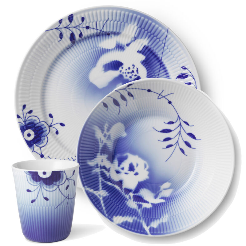 Royal Copenhagen "Mega Rose" Dinnerware image number 0