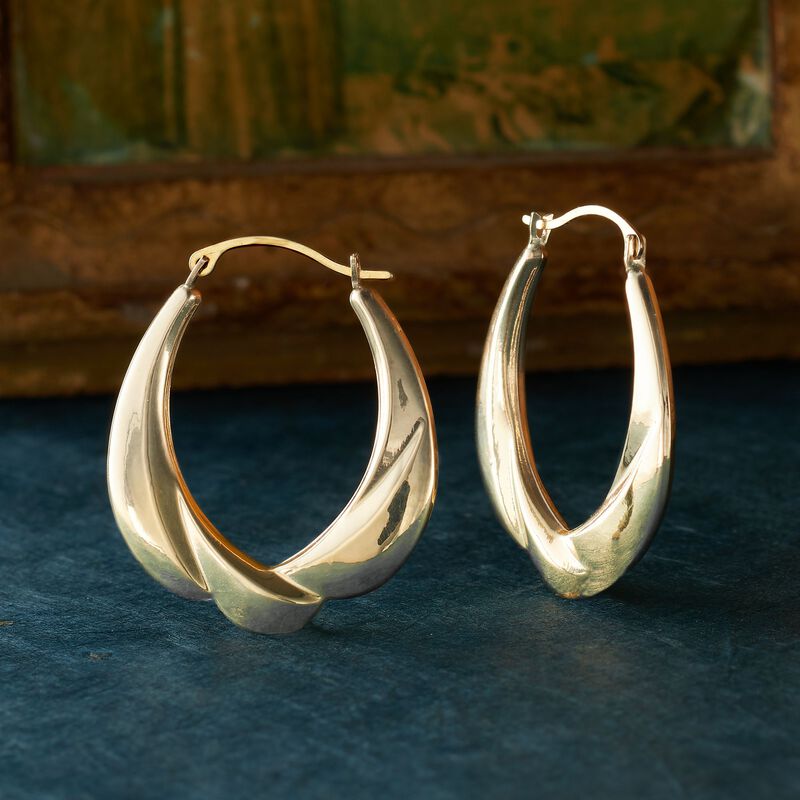 14kt Yellow Gold Scalloped Hoop Earrings image number 1
