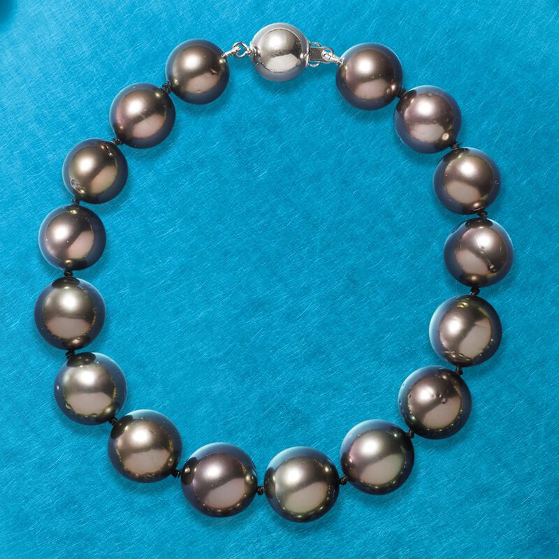 10mm Black Cultured Tahitian Pearl Bracelet with 14kt White Gold image number 2