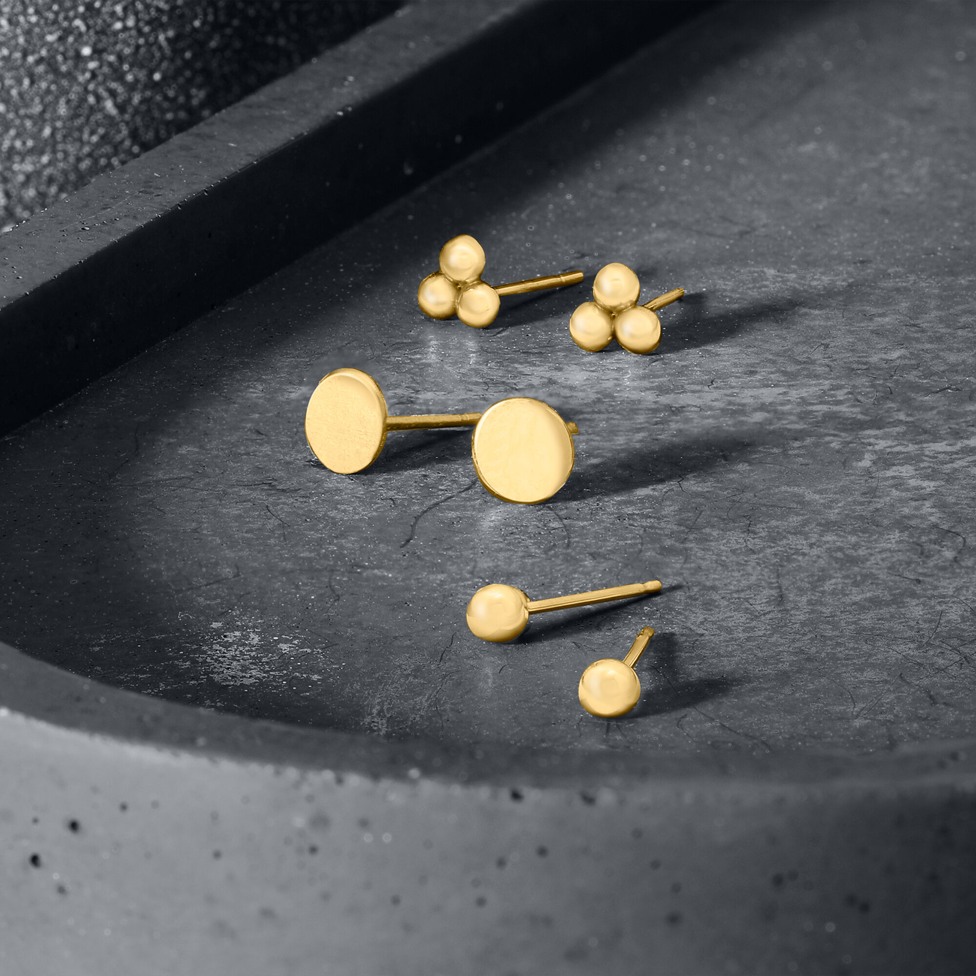 Flat circle gold stud earrings clearance