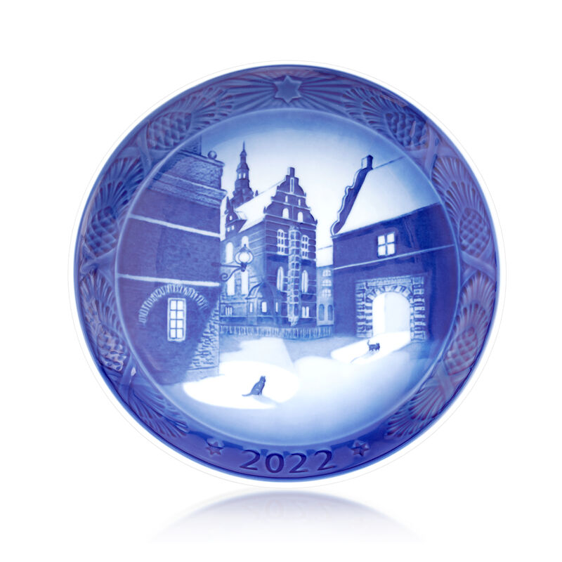 Royal Copenhagen 2022 Annual Porcelain Christmas Plate - 115th Edition image number 0
