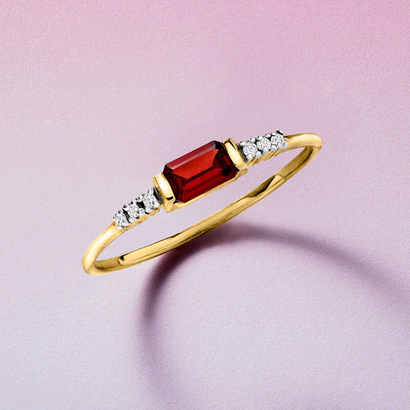 .30 Carat Garnet Ring with Diamonds in 14kt Yellow Gold image number 2