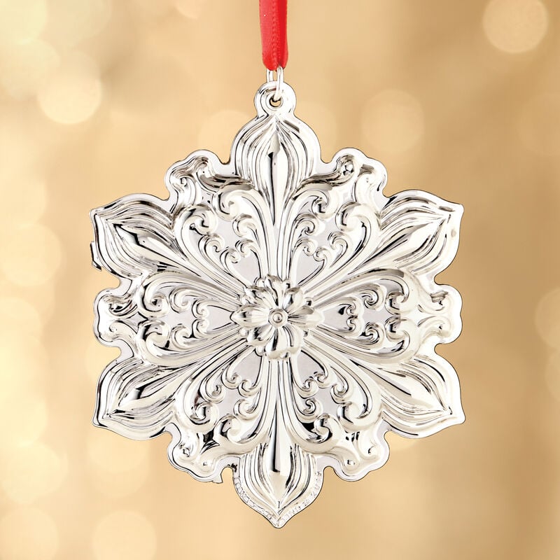 Towle 2019 Annual &quot;Old Master&quot; Sterling Silver Snowflake Ornament - 30th Edition image number 1