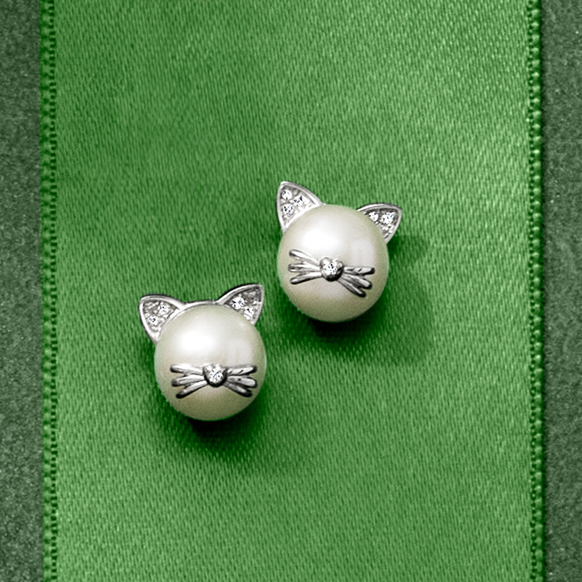 Cat with earrings clearance