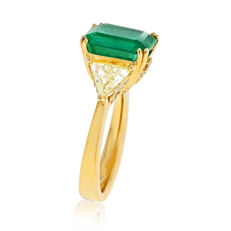 5.50 Carat Emerald Ring with 1.44 ct. t.w. Diamonds in 18kt Yellow Gold image number 1
