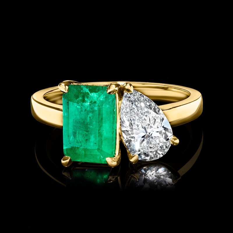1.70 Carat Emerald and 1.00 Carat Pear-Shaped Lab-Grown Diamond Toi et Moi Ring in 14kt Yellow Gold. Size 7 image number 3