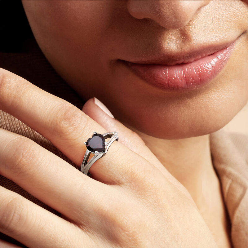 1.90 Carat Garnet Heart Ring in Sterling Silver. Size 7 image number 1