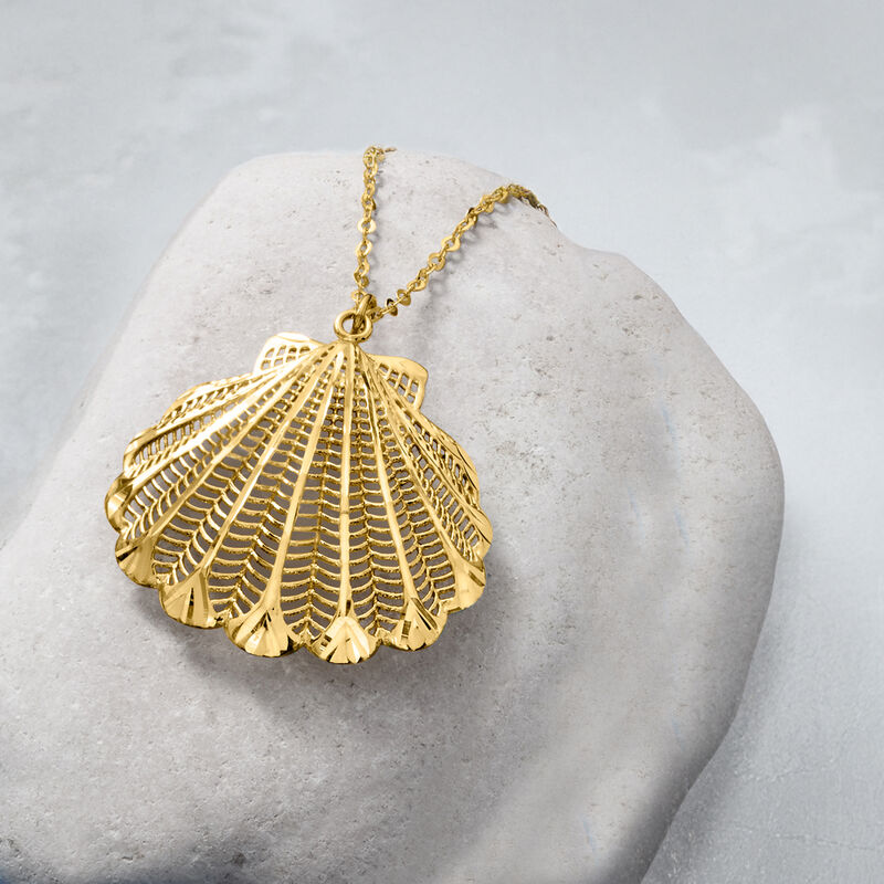 Italian 14kt Yellow Gold Scallop Seashell Necklace image number 2