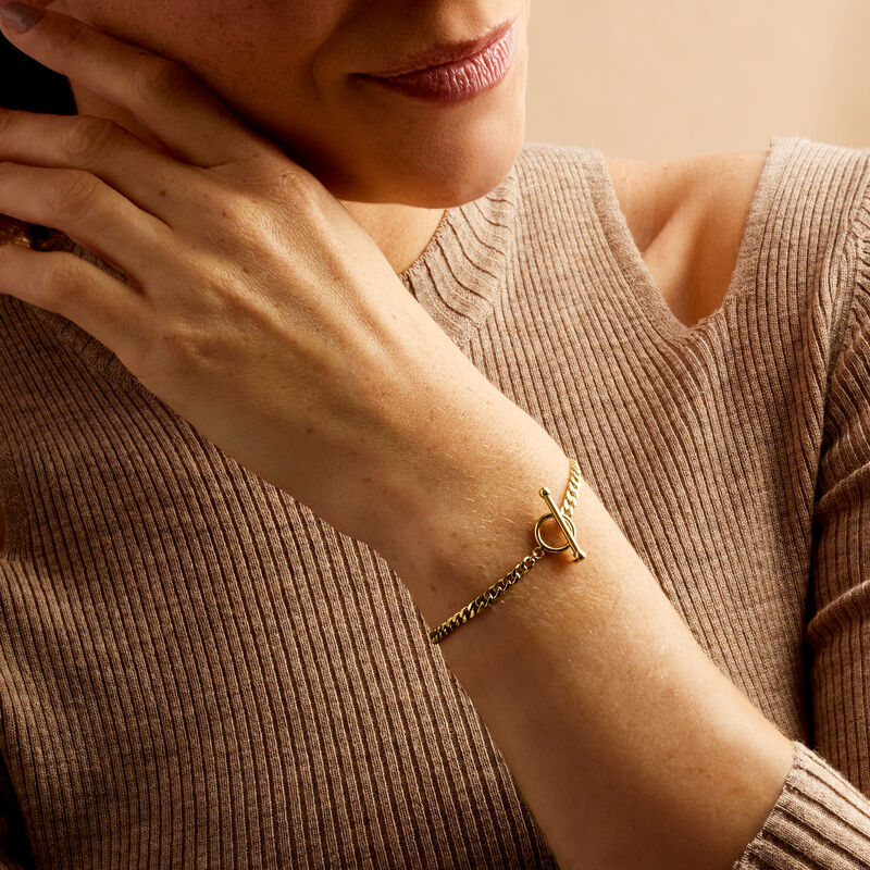 14kt Yellow Gold Curb-Link Toggle Bracelet image number 2