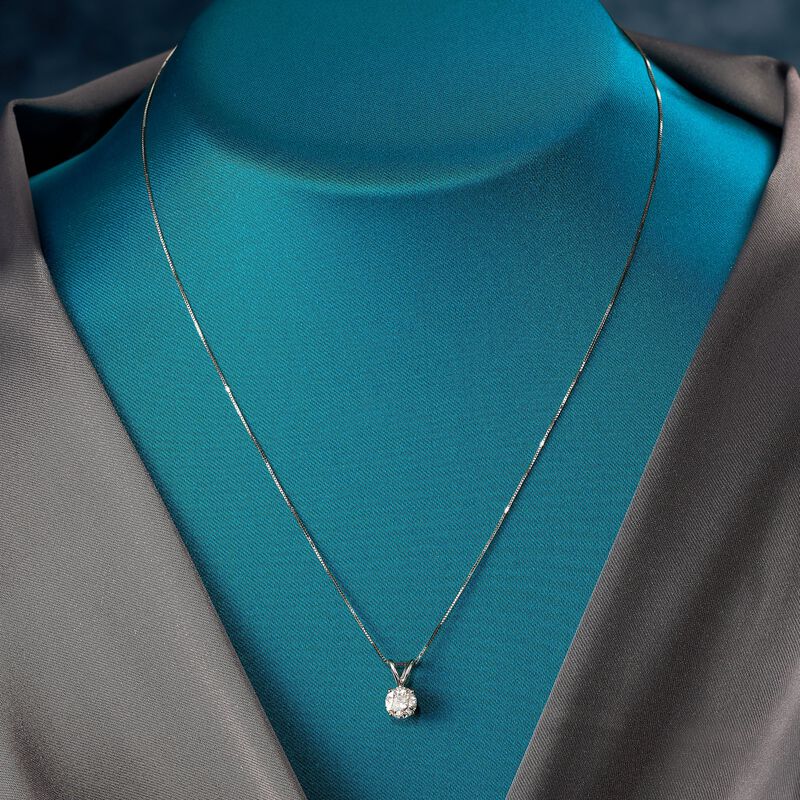 1.00 Carat Diamond Pendant Necklace in 18kt White Gold. 18&quot; image number 2