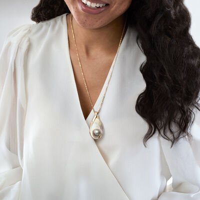 C. 1980 Vintage 43x26mm Cultured Blister Pearl Pendant Necklace in 14kt Yellow Gold