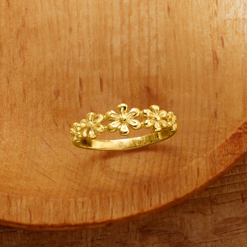 10kt Yellow Gold Multi-Flower Ring image number 4
