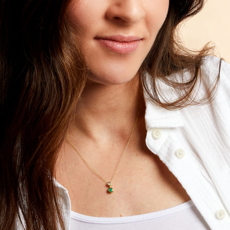 .20 Carat Emerald and .12 Carat Diamond Pendant Necklace in 14kt Yellow Gold image number 3