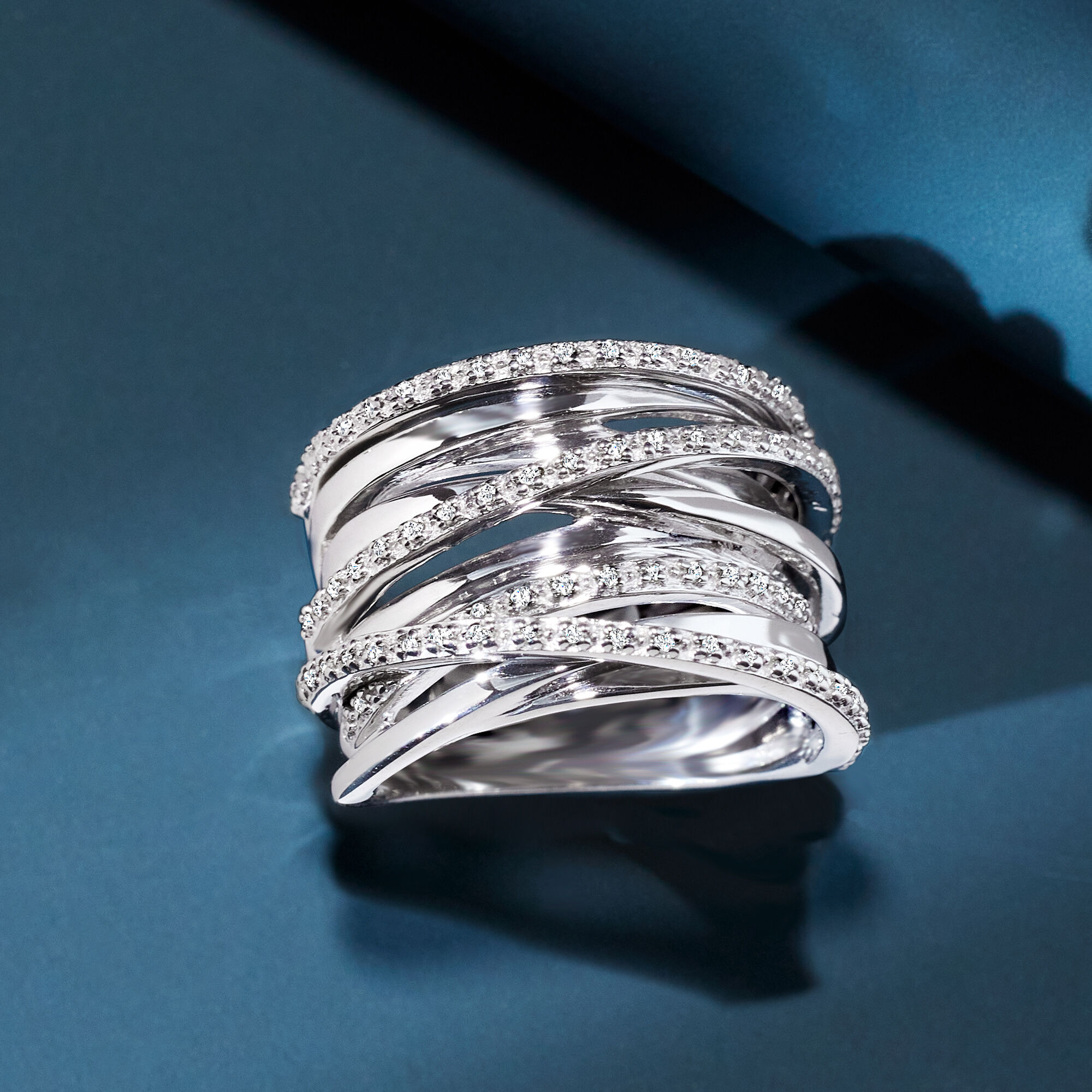 1/10 CT. T.W. Diamond Circle Outline Ring in Sterling Silver | Zales Outlet