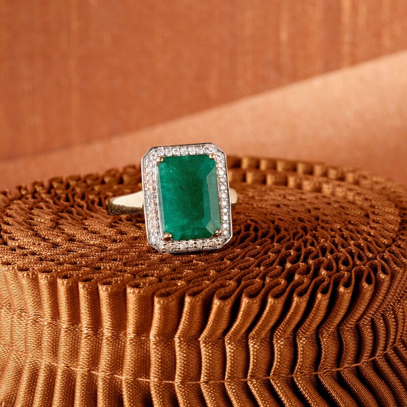 5.50 Carat Emerald and .20 ct. t.w. Diamond Ring in 14kt Yellow Gold image number 3