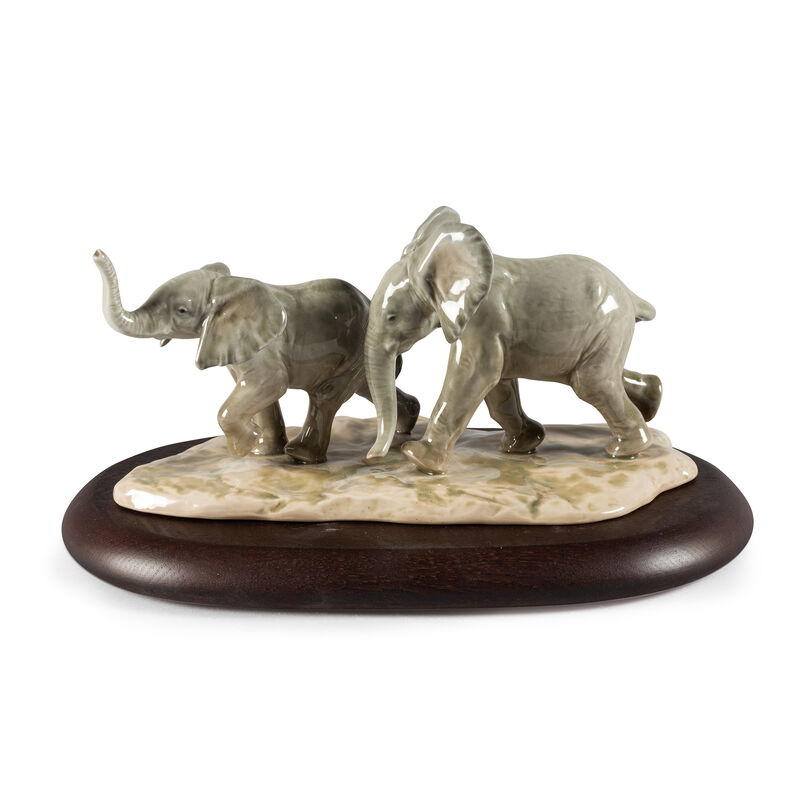 Lladro &quot;Following the Path&quot; Elephant Porcelain Figurine image number 0
