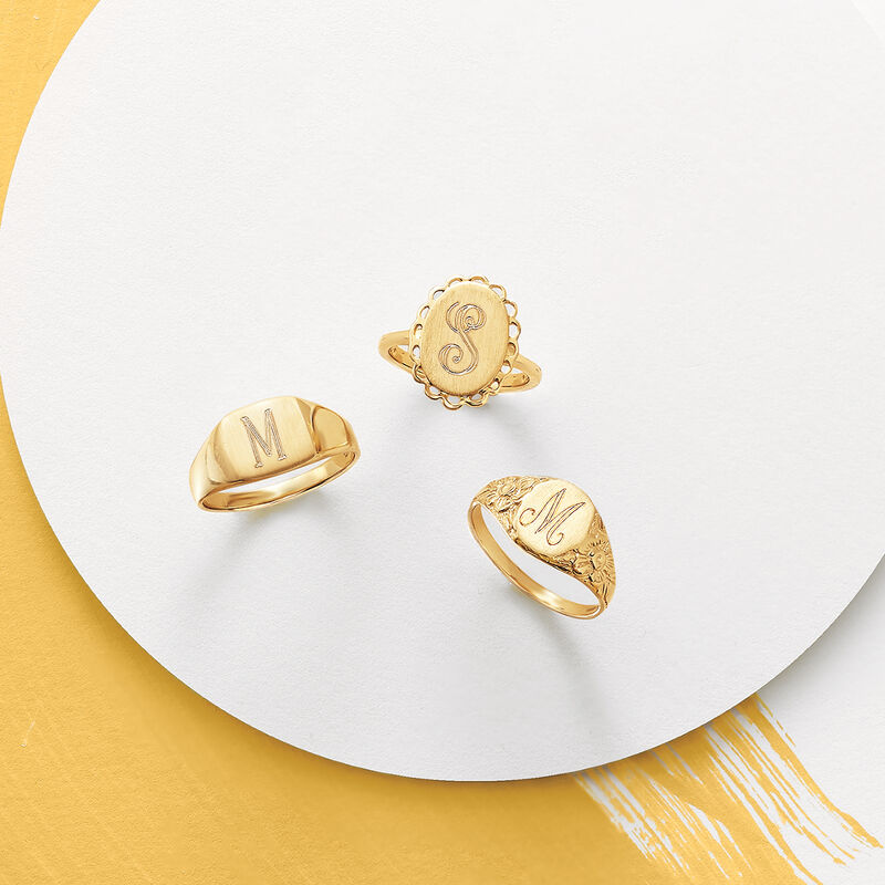 14kt Yellow Gold Single Initial Oval Signet Ring image number 3