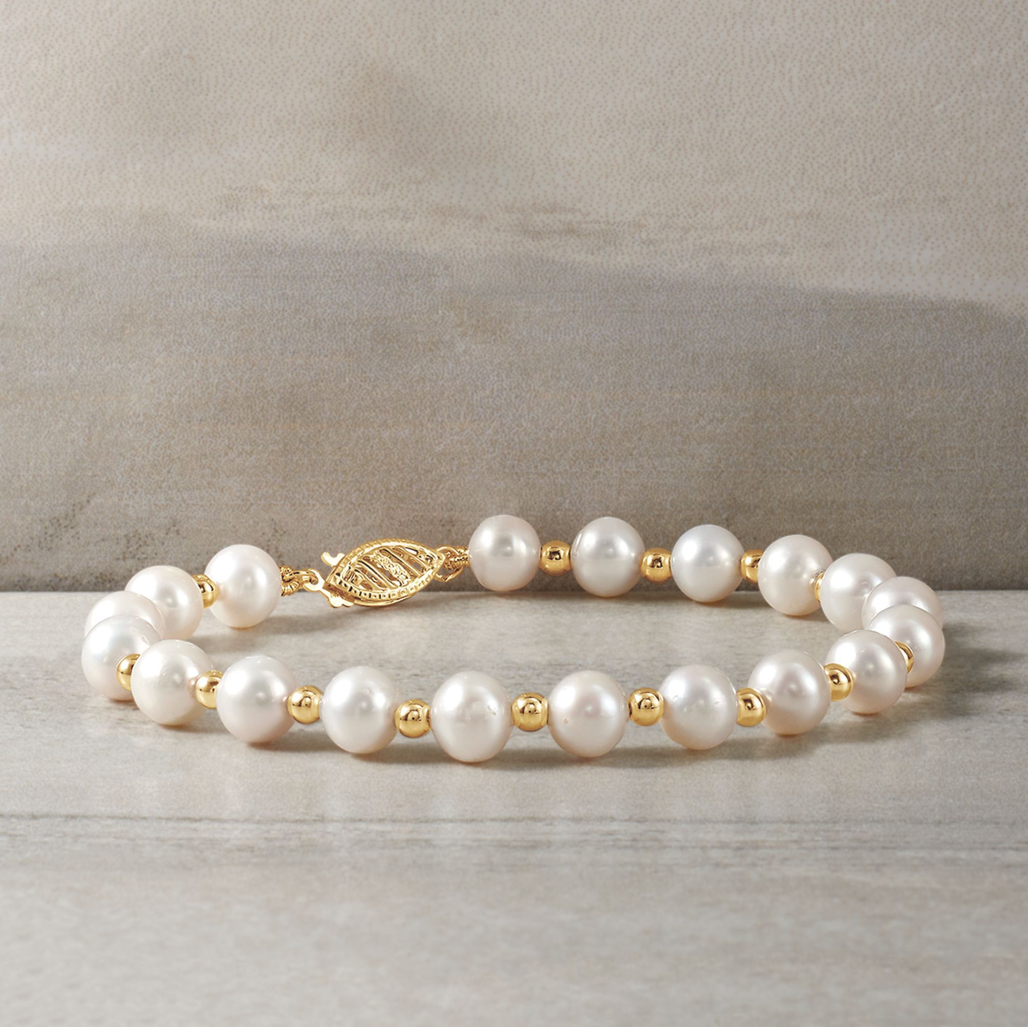 6 7mm Cultured Pearl Bracelet with 14kt Yellow Gold