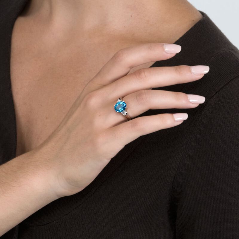 3.30 Carat Topaz and Diamond Ring in 14kt White Gold image number 3
