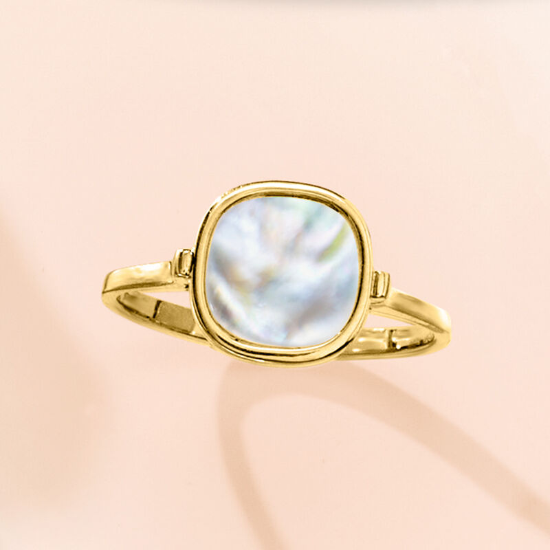 Italian Mother-of-Pearl Ring in 14kt Yellow Gold image number 3