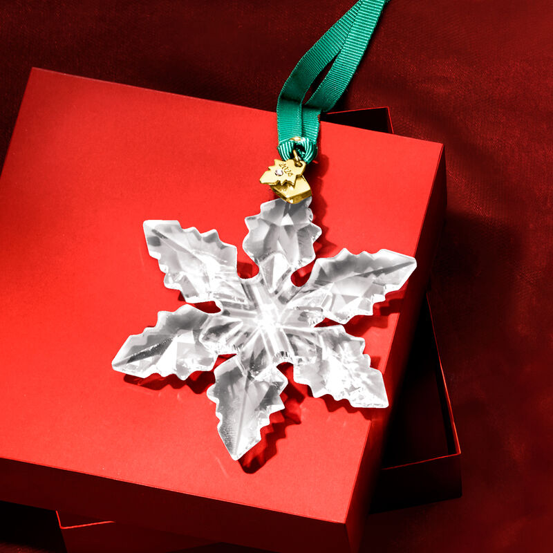 Swarovski Crystal 2024 Annual Snowflake Ornament image number 4