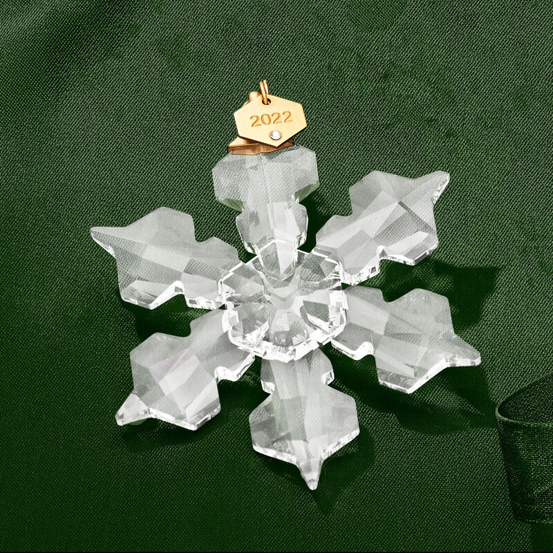 Swarovski Crystal 2022 Annual Snowflake Ornament  image number 3