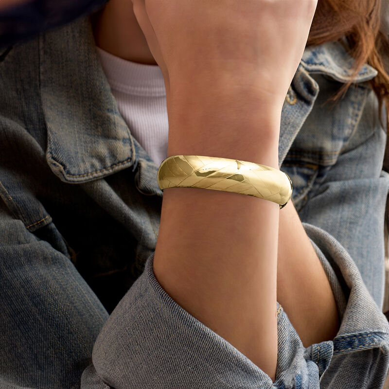 C. 1990 Vintage 14kt Yellow Gold Etched Bangle Bracelet. 7&quot; image number 1