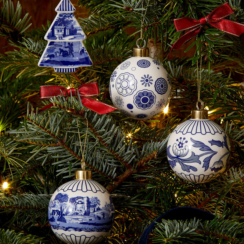 Spode &quot;Blue Italian&quot; Porcelain Full-Scene Christmas Ornament image number 2