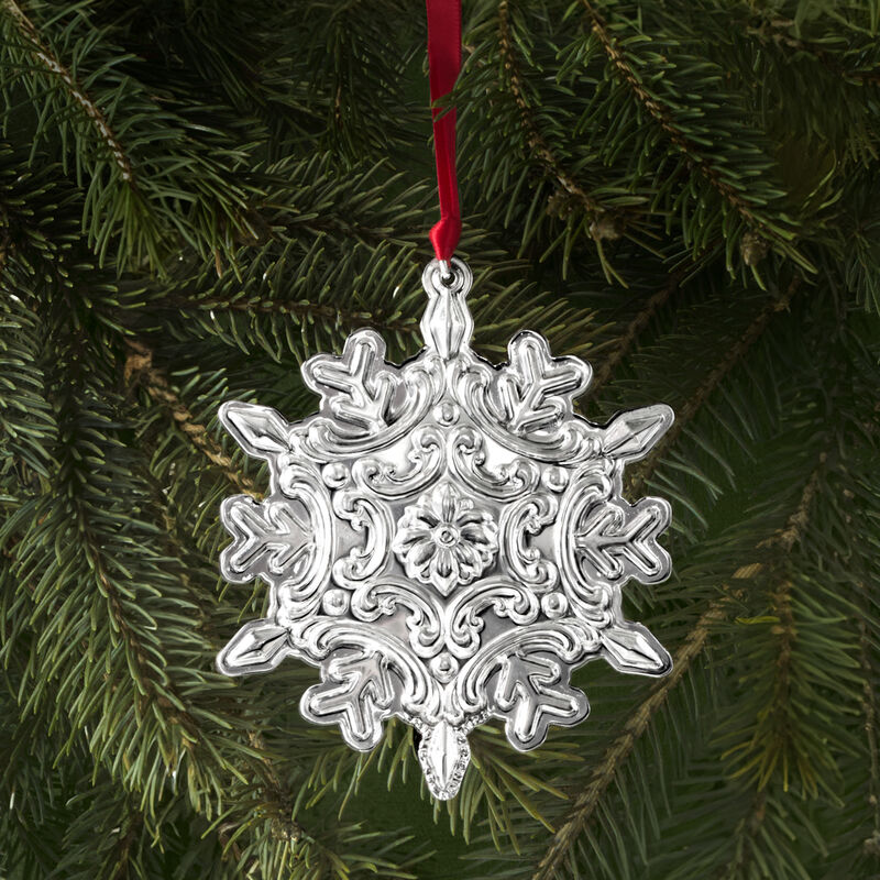 Towle 2025 Annual &quot;Old Master&quot; Sterling Silver Snowflake Ornament - 36th Edition image number 1