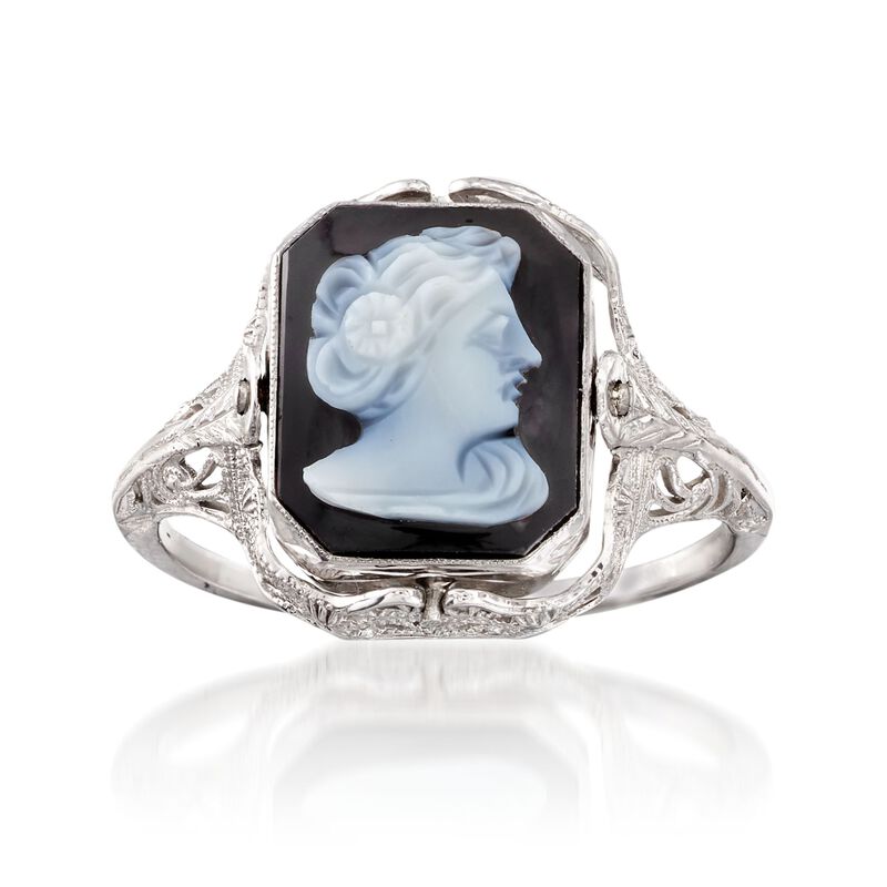 C. 1950 Vintage Black Onyx and White Agate Cameo Flip Ring with Diamond Accent in 14kt White Gold image number 3
