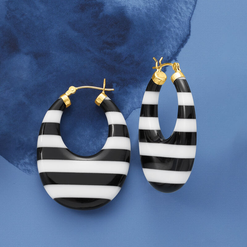 Black and White Agate Earrings in 14kt Yellow Gold image number 2