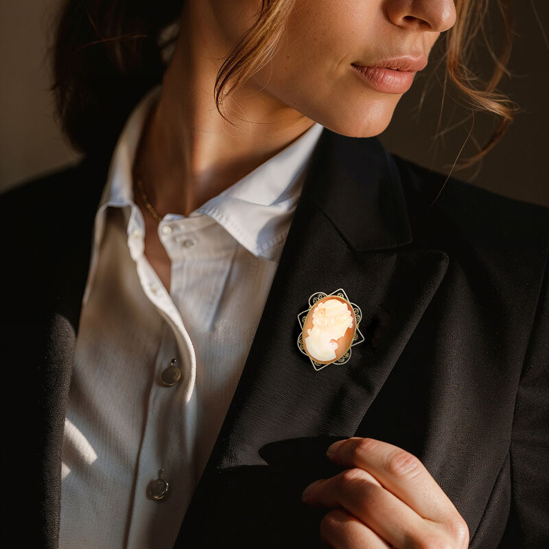 C. 1960 Vintage Brown Shell Cameo Pin/Pendant in 10kt Two-Tone Gold  image number 2