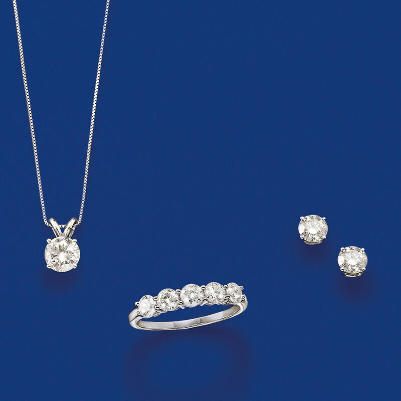 1.00 Carat Diamond Solitaire Necklace in Platinum image number 3