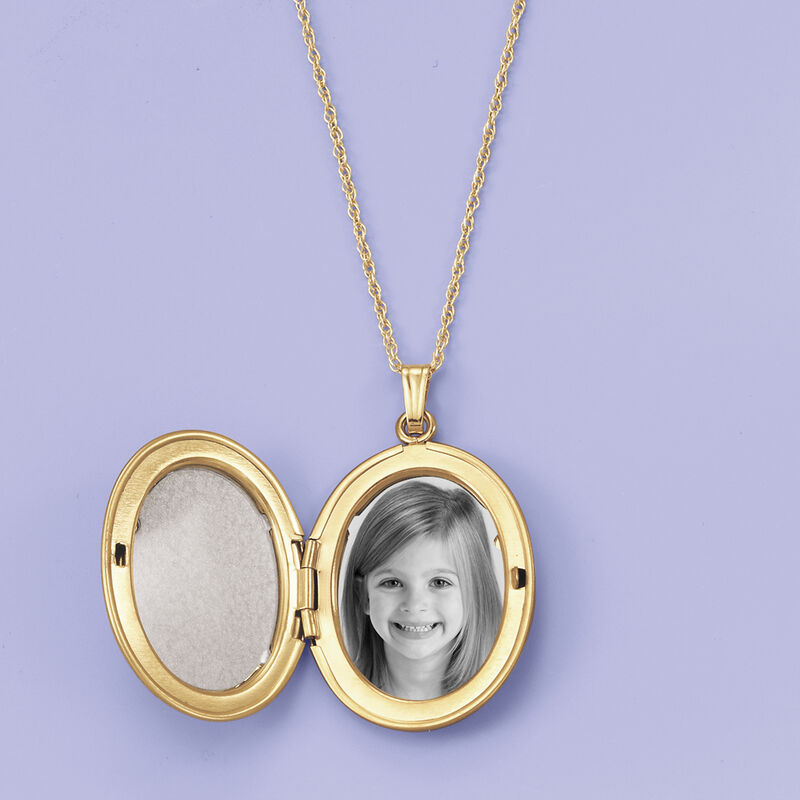 14kt Yellow Gold Oval Locket Necklace image number 4
