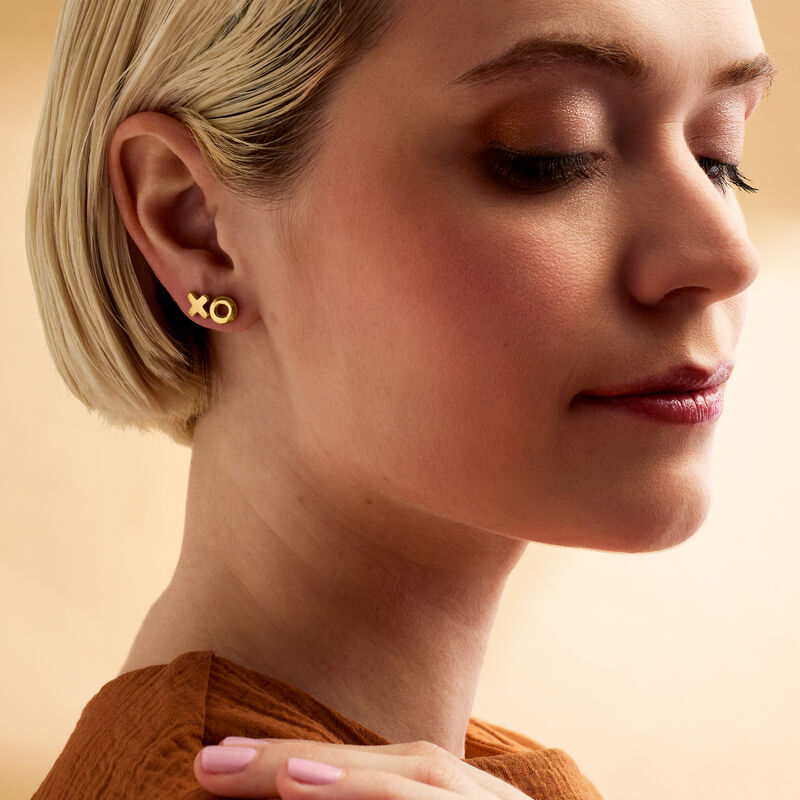 14kt Yellow Gold XO Mismatched Earrings image number 4