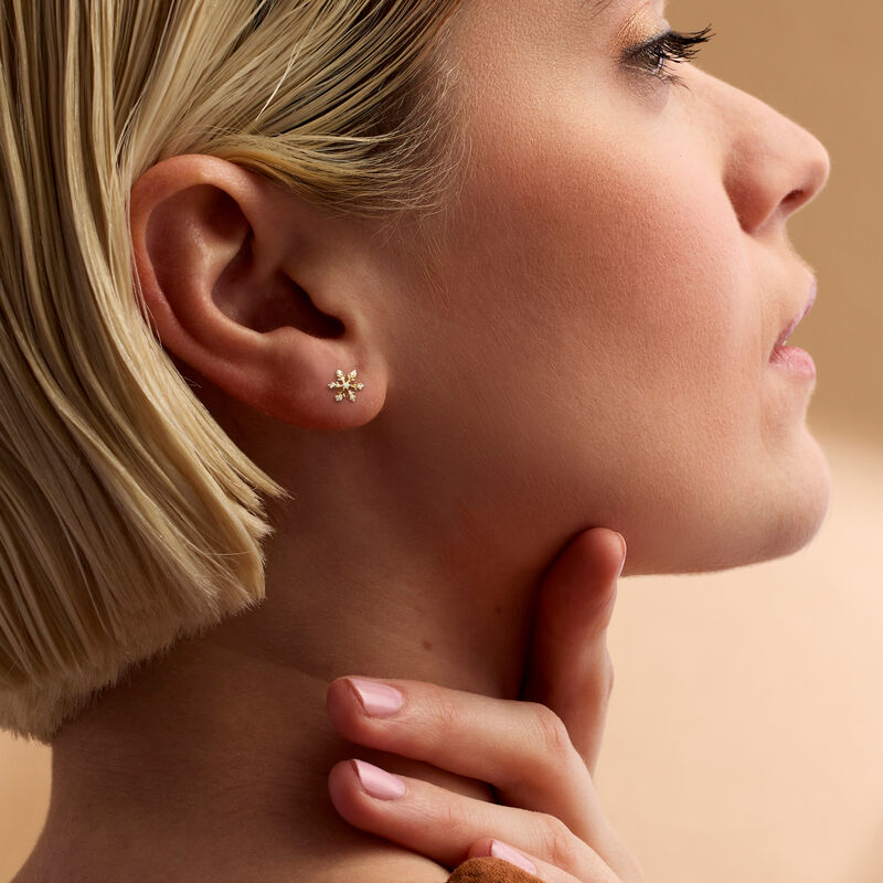 Diamond Snowflake Flat-Back Stud Earrings in 14kt Yellow Gold  image number 1