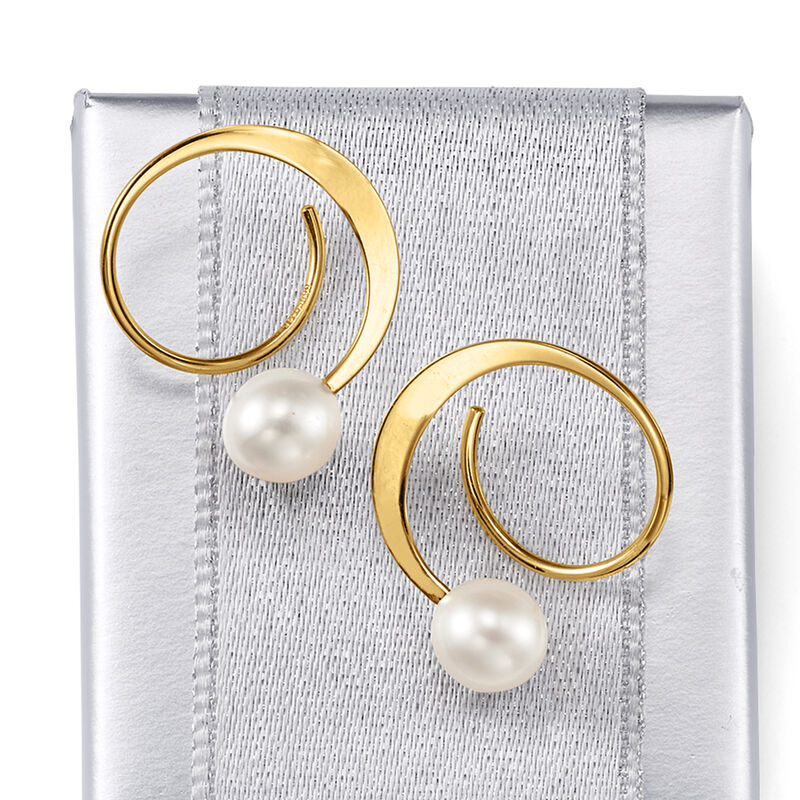5.5-6mm Cultured Pearl Spiral Hoop Earrings in 14kt Yellow Gold. 5/8" image number 2