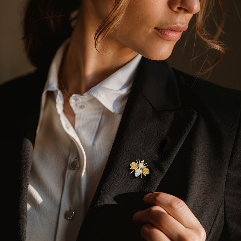 C. 1980 Vintage .20 ct. t.w. Diamond Bumblebee Pin/Pendant in 14kt Two-Tone Gold  image number 2