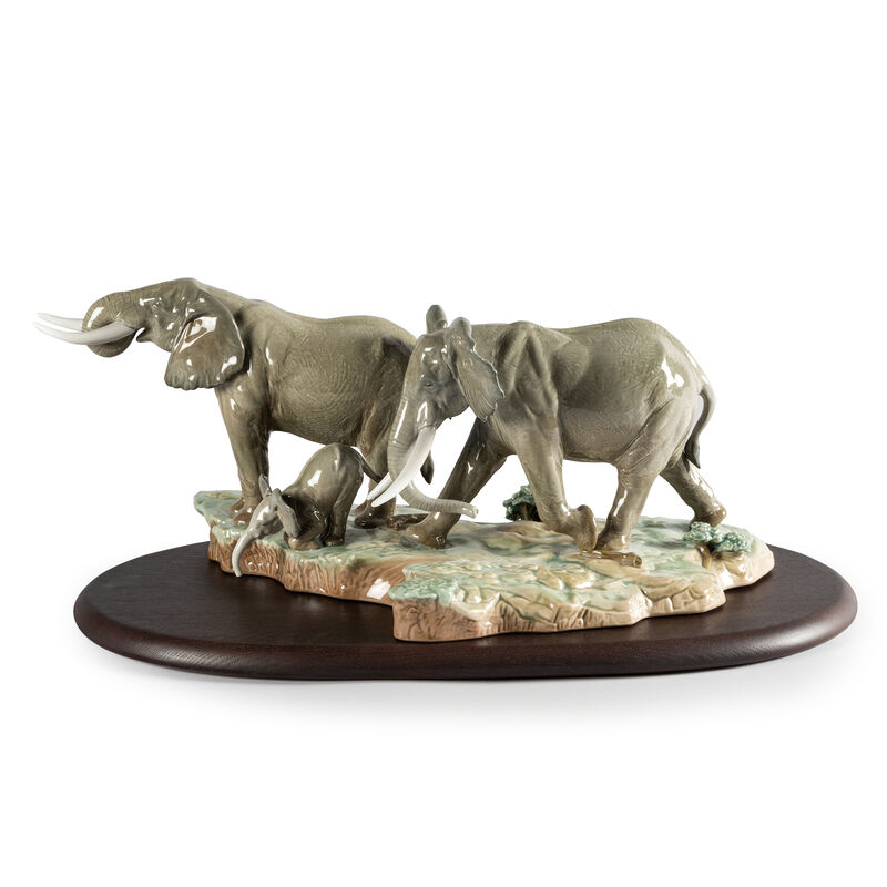 Lladro &quot;A Stop Along the Way&quot; Elephant Porcelain Figurine image number 0