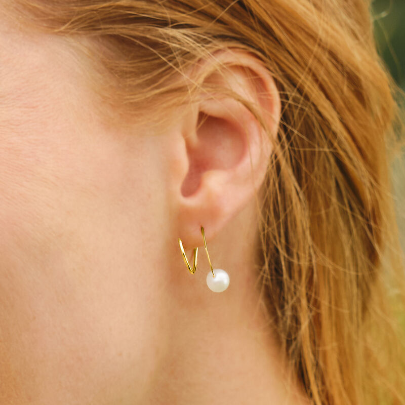 5.5-6mm Cultured Pearl Spiral Hoop Earrings in 14kt Yellow Gold. 5/8" image number 4